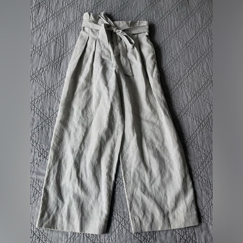 Women’s paper at pants with tie